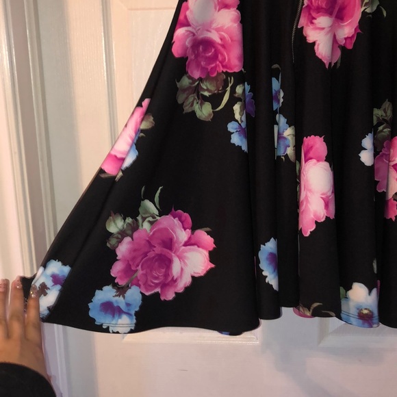 Floral peplum dress - Picture 3 of 3